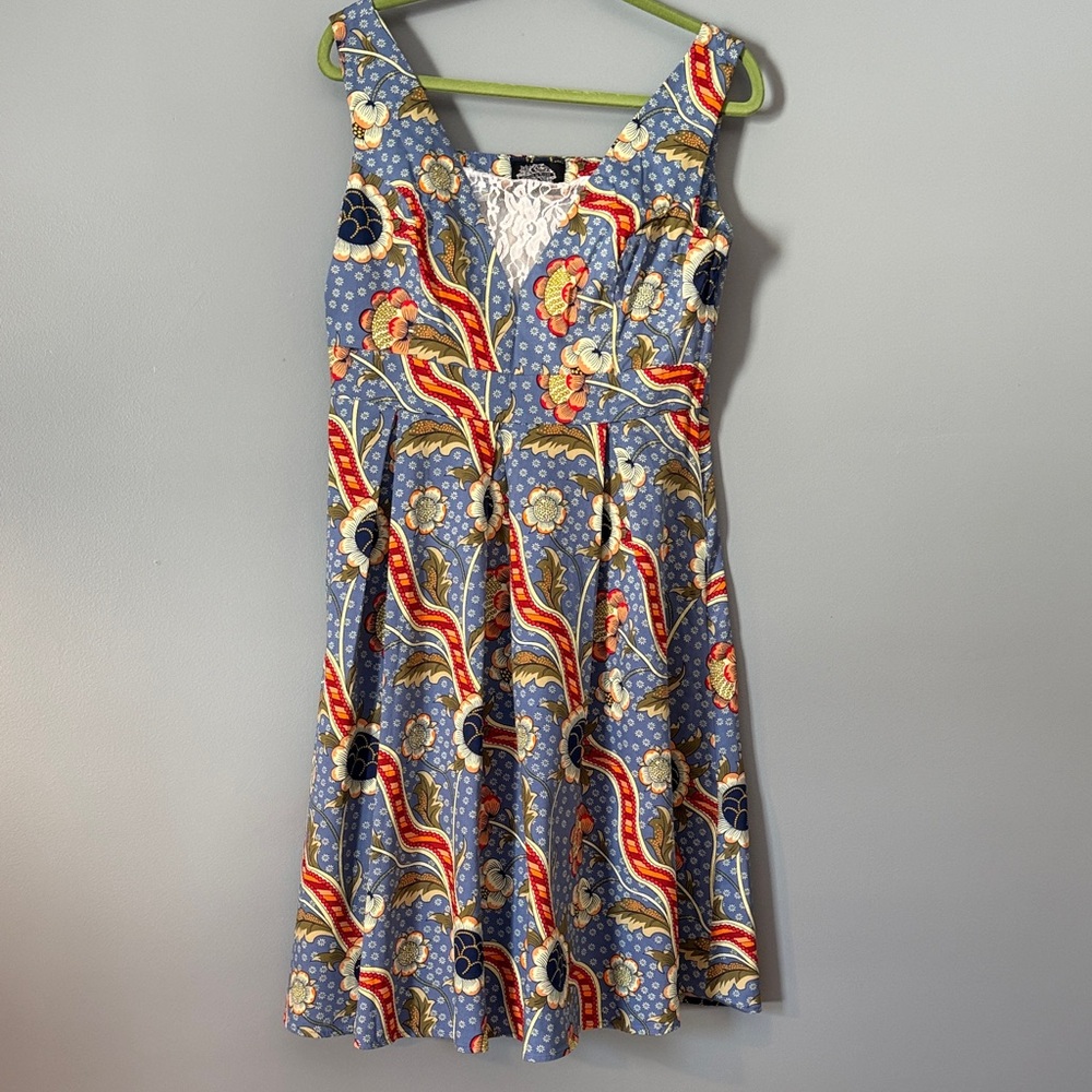 Hearts & Roses Swing Dress Size 12 Cotton Floral Like New Retro V neck